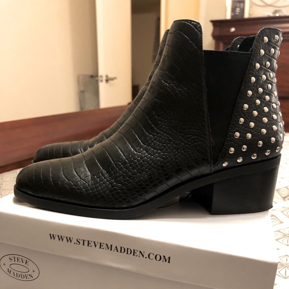 Almost new, Steve Madden bootie size 9